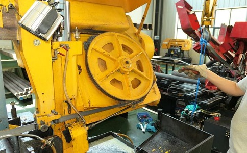 如何解决保靖卧式金属带锯床切削时出现的断带现象？