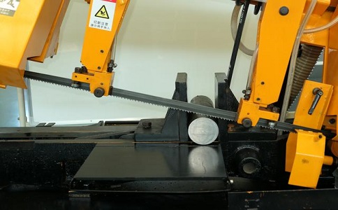 保靖数控带锯床自动送料精度会出现偏差吗？